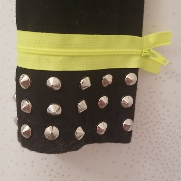 Neon punk studded crop top - Picture 5 of 8